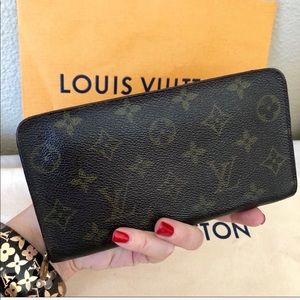 Authentic Louis Vuitton Monogram Zippy Wallet